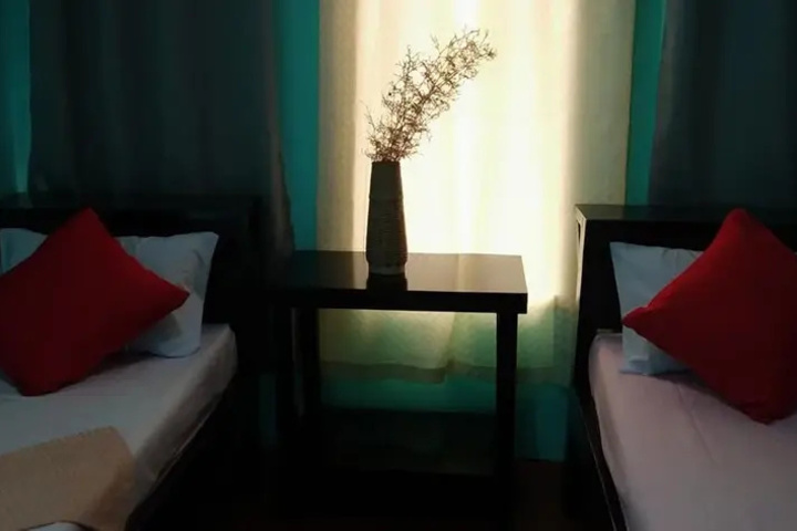 Room 8 of 12