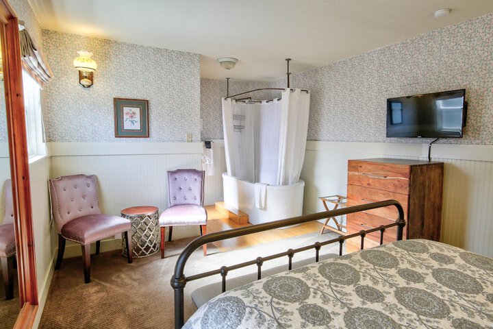 Room 13 of 42