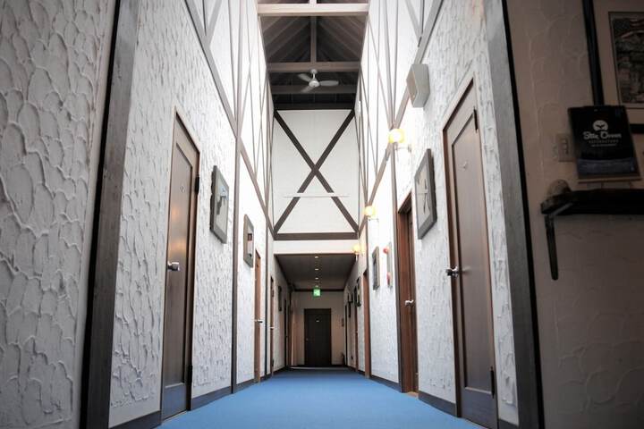 Ballroom/Hall 35 of 38