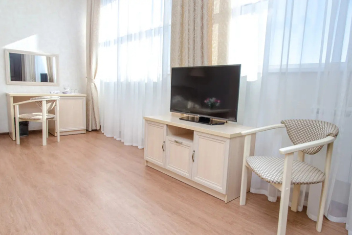 Room 8 of 28