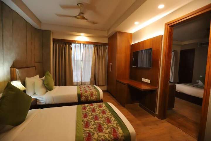 Room 12 of 19