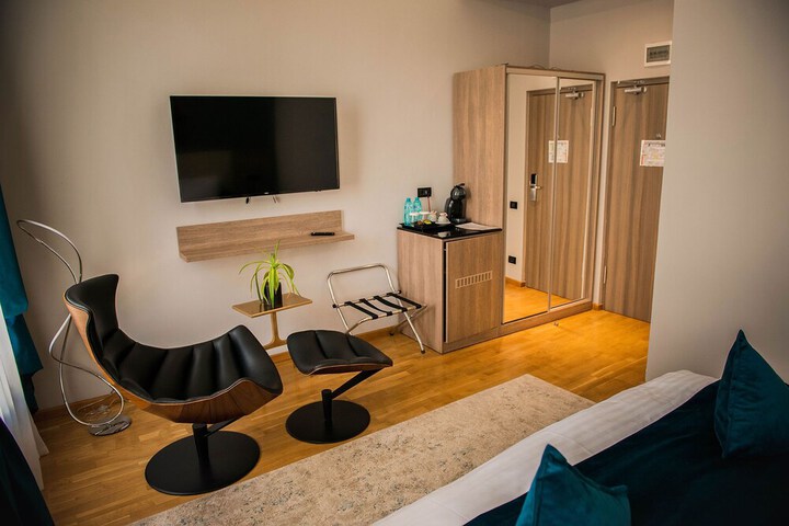 Room 34 of 108