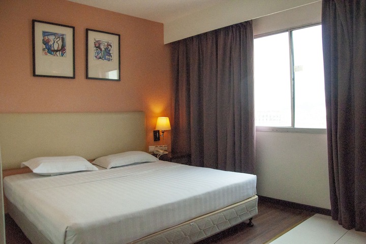 Room 8 of 28
