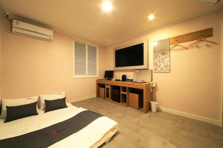Room 10 of 41