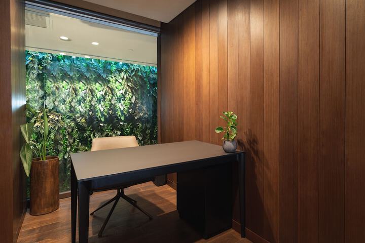 Business Center 53 of 56