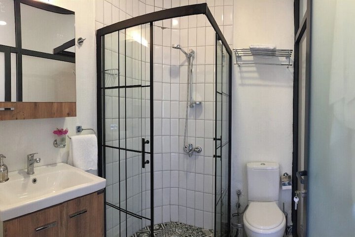 Room 6 of 11
