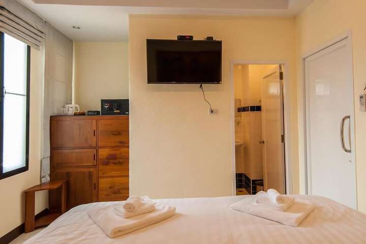 Room 16 of 19