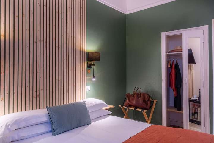 Room 17 of 60