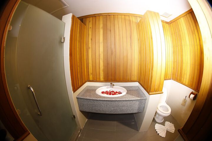 Room 25 of 63