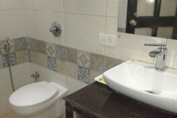 Room 5 of 33