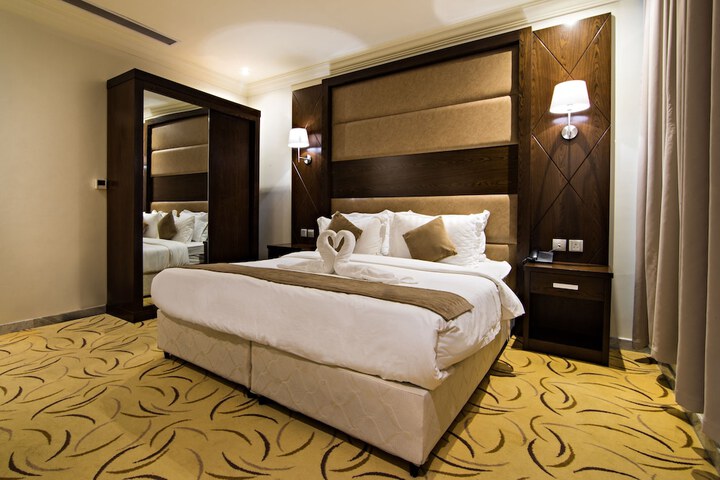 Room 7 of 12