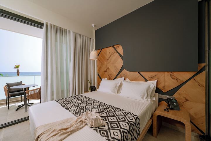 Room 3 of 33