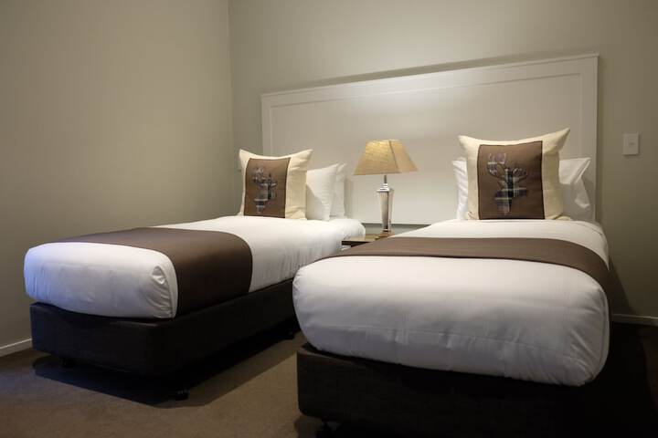 Room 6 of 39