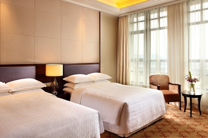 Room 7 of 77