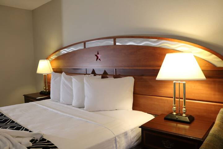 1 King Bed Accessible (11 of 22)