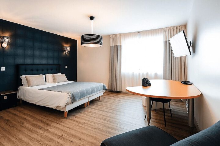 Room 10 of 29