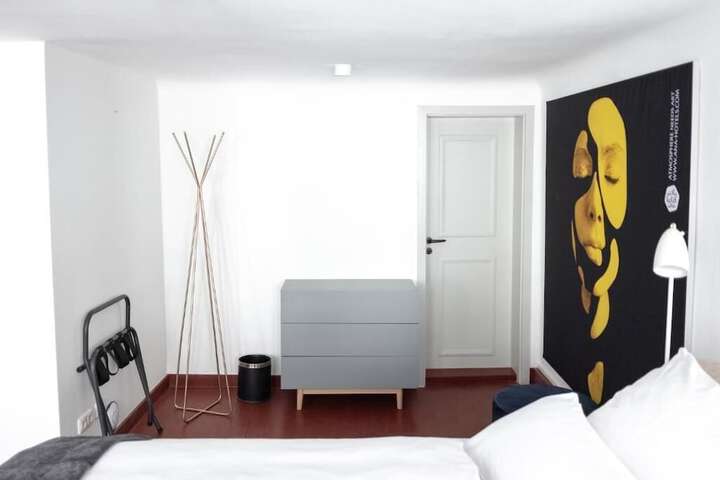 Room 4 of 19