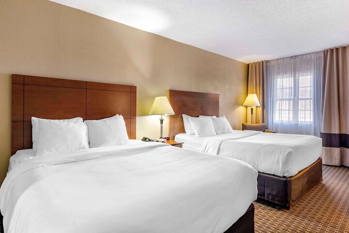 2 Queen Beds Accessible (4 of 17)