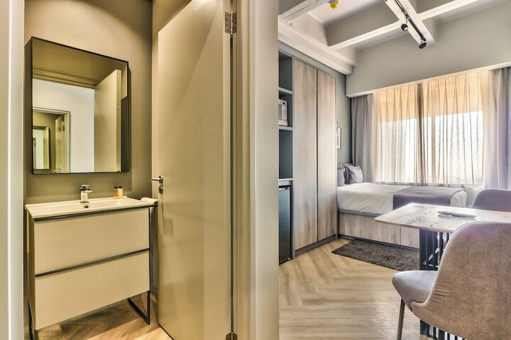 Room 14 of 48