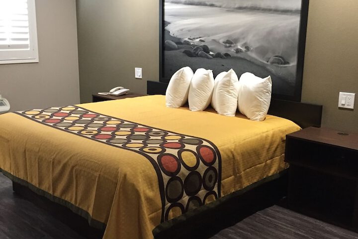 1 King Bed (14 of 20)