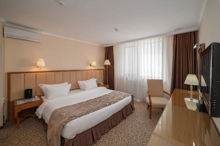 Room 4 of 90