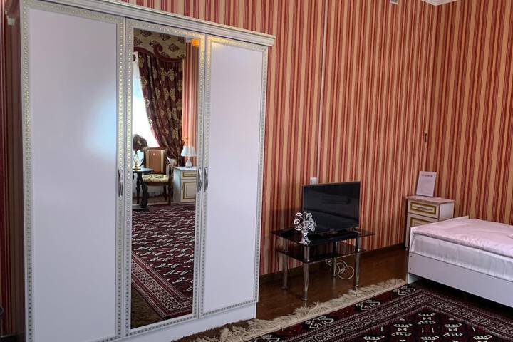 Room 12 of 32
