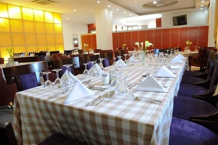 Dining 18 of 21