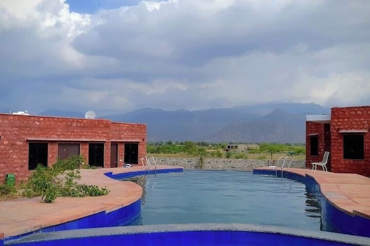 Pool 2 of 6