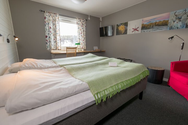 Room 10 of 80