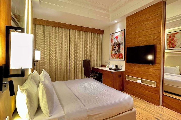 Room 9 of 22
