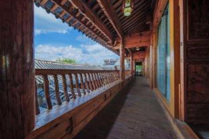 Jianshui Yanqitang Private Courtyard Inn (Jianshui Ancient City Small Train Store)