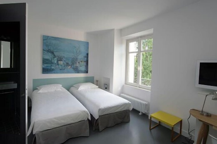 Room 8 of 40