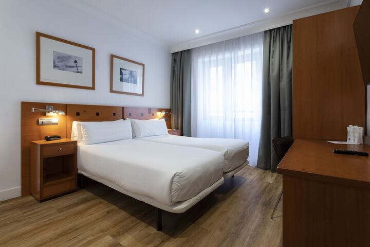 Room 8 of 34