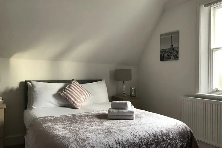 Room 3 of 12