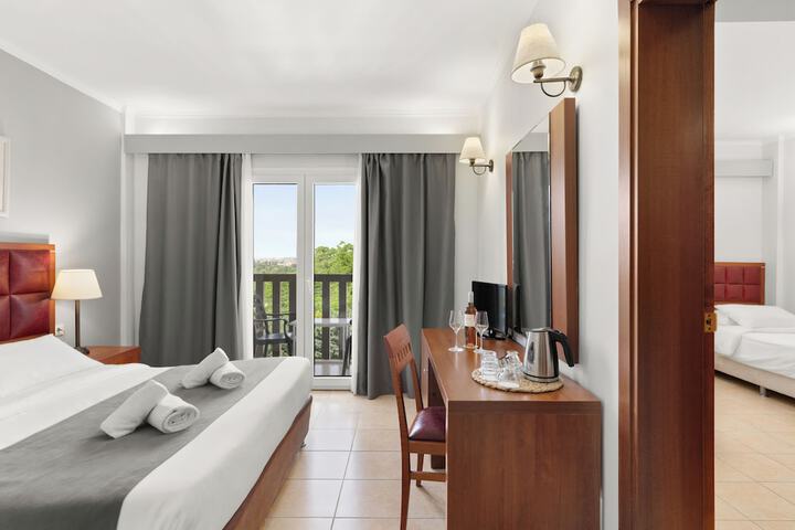 Room 26 of 102