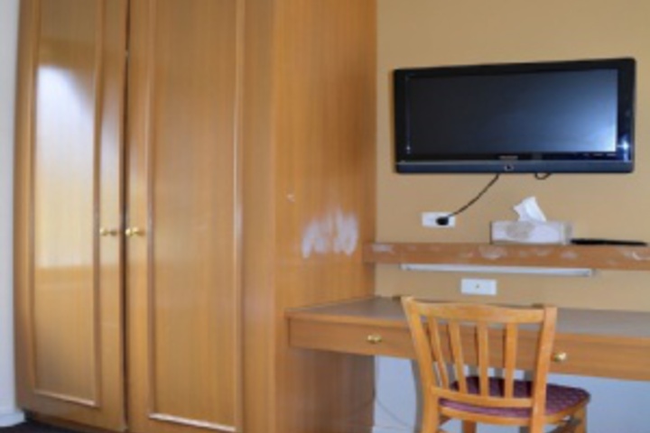 Room 525 of 768