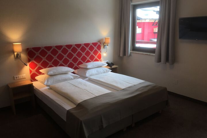 Room 28 of 66
