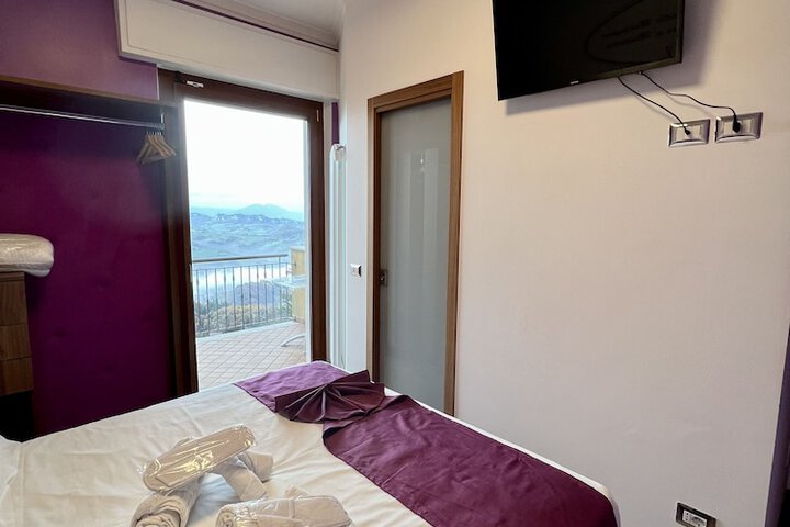 Room 12 of 16