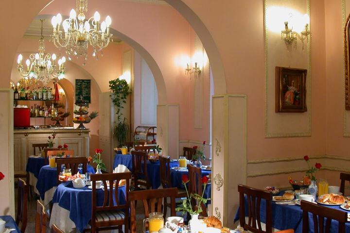 Dining 46 of 50