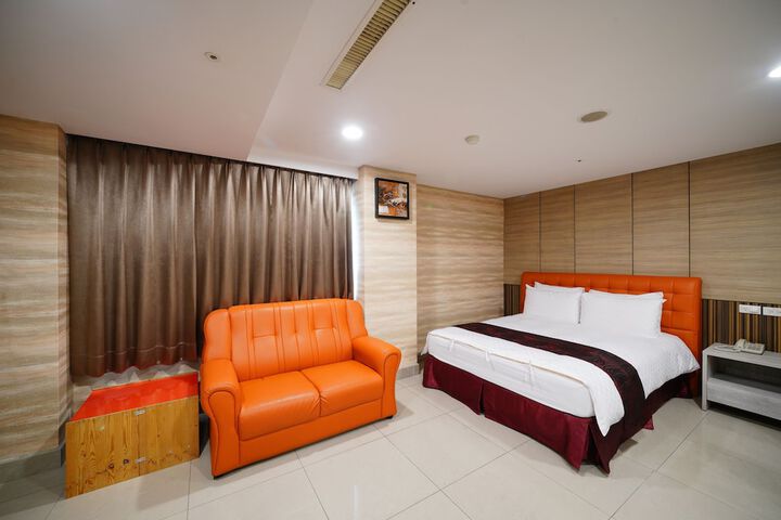 Room 32 of 61