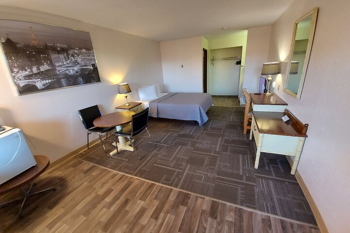 Room 5 of 6