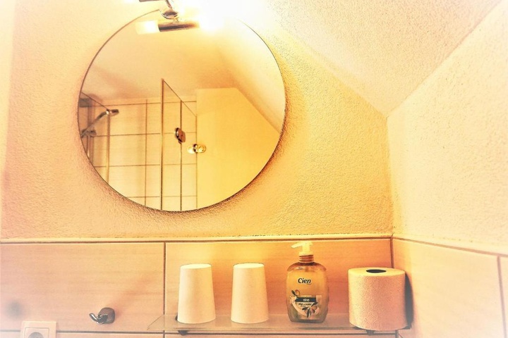 Room 4 of 4