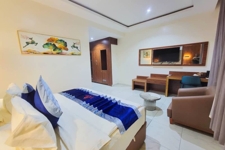 Room 4 of 24