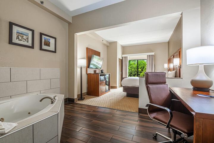 Room 6 of 20