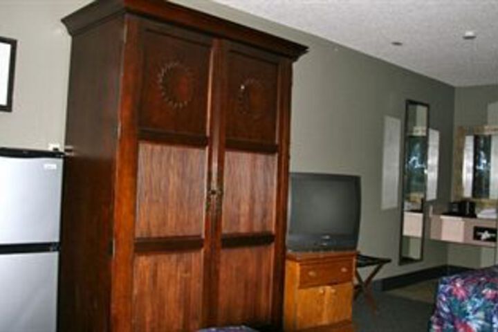 Room 8 of 18