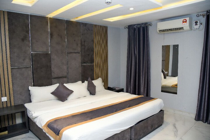 Room 32 of 78
