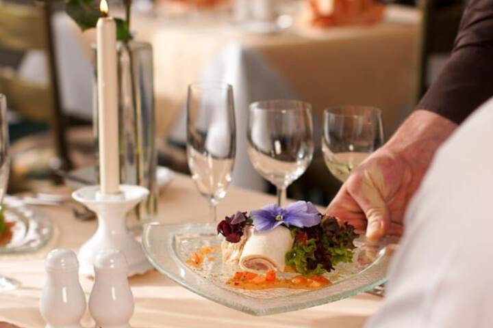 Dining 31 of 53