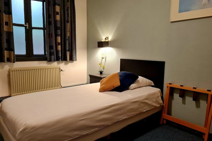 Room 6 of 76