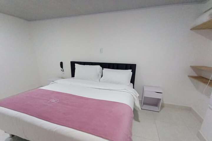 Room 6 of 11