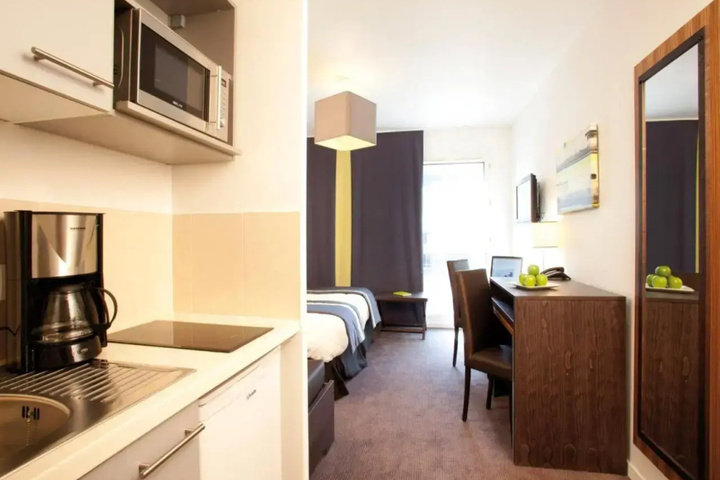 Room 4 of 16